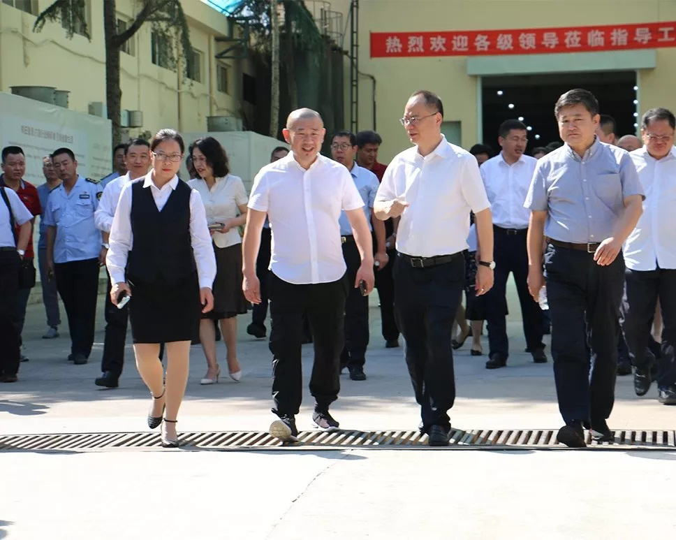 青岛市场监管局各级领导莅临郑庄脂渣食品公司 视察、指导工作。